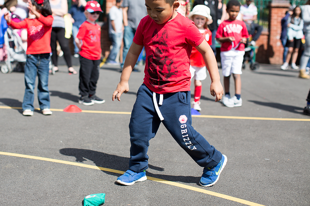 Active Superstars PE Activity of the Week - Zig Zag Bean Bag